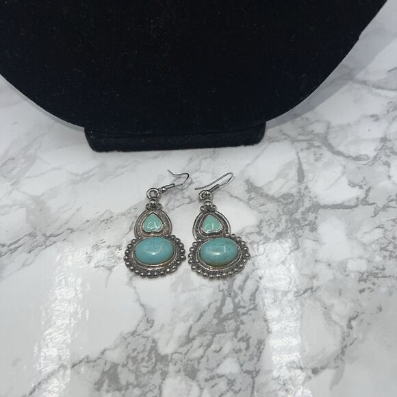 Turquoise Necklace And Earring Set Silver Tone Clasp - Picture 3 of 7